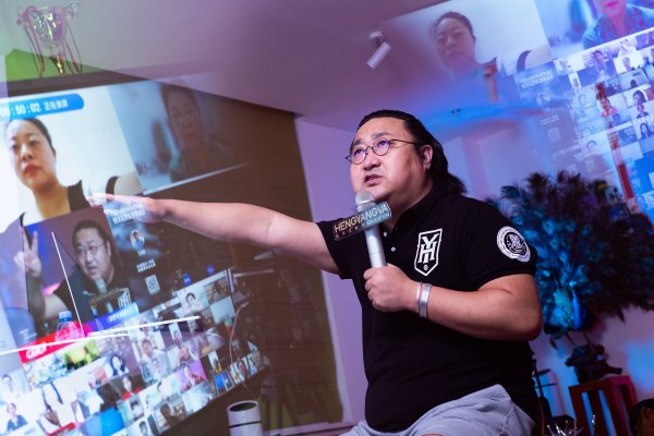 上海厚成股票配资案 恒洋说: 为什么人上岁数更需要社交?